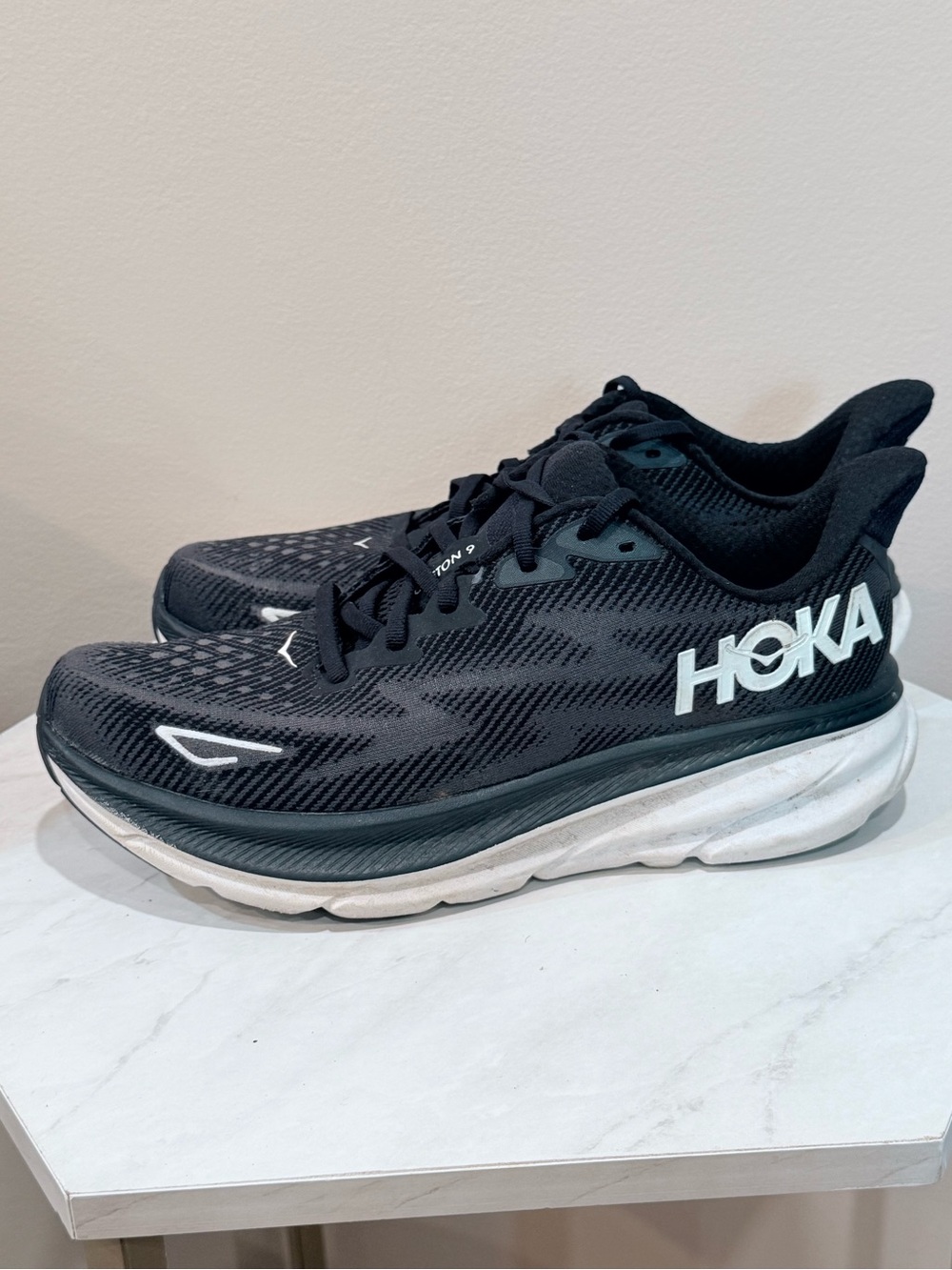 🔥HOKA Men's Black and White Running Shoe - Lightweight Cushioning Size 10 EC🔥
